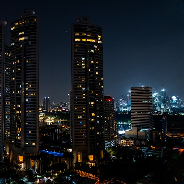 Bangkok at night — city ambience